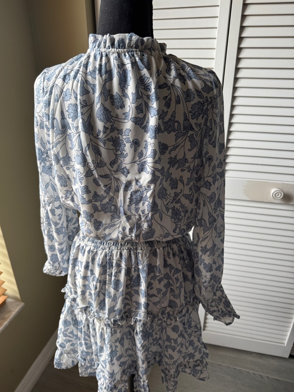Long-Sleeve Blue Floral Mini Dress with Smocked Waist - Picture 4 of 7
